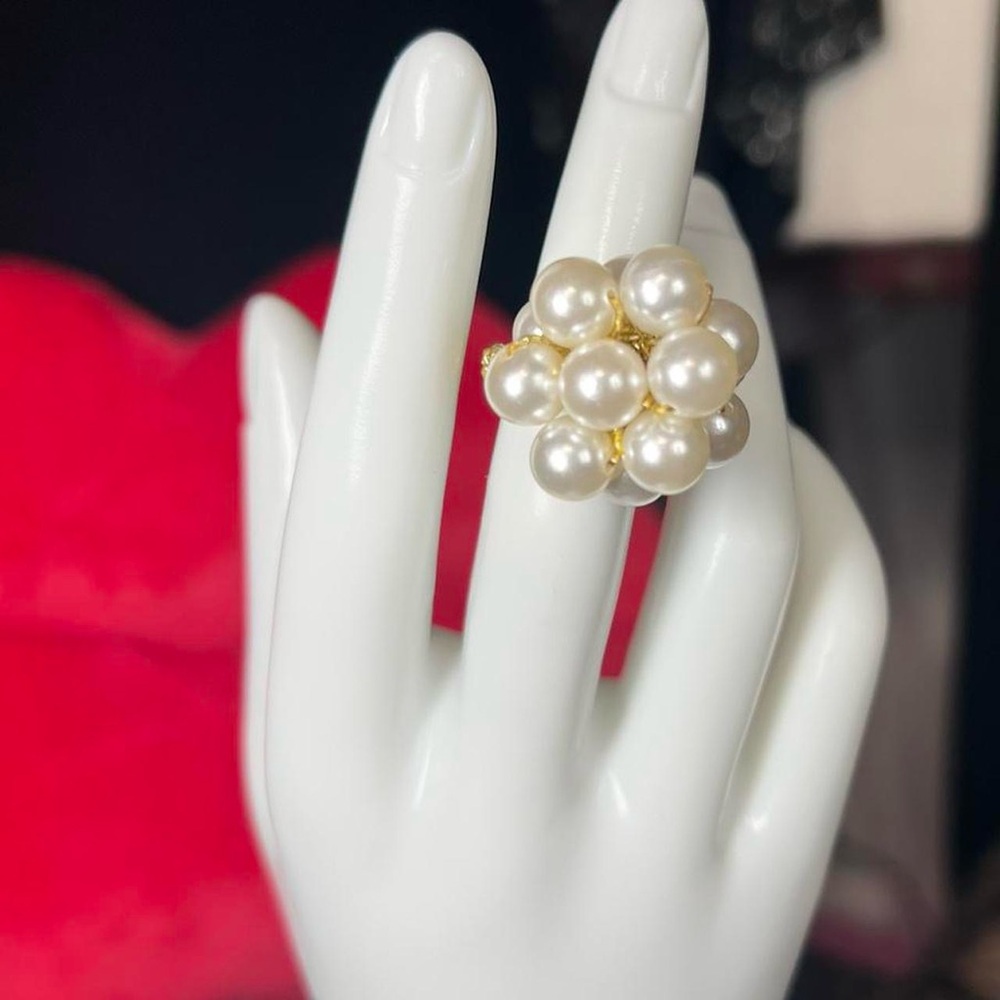 Vintage stretchy Gold and pearl cluster ring #glamour #party #festival
